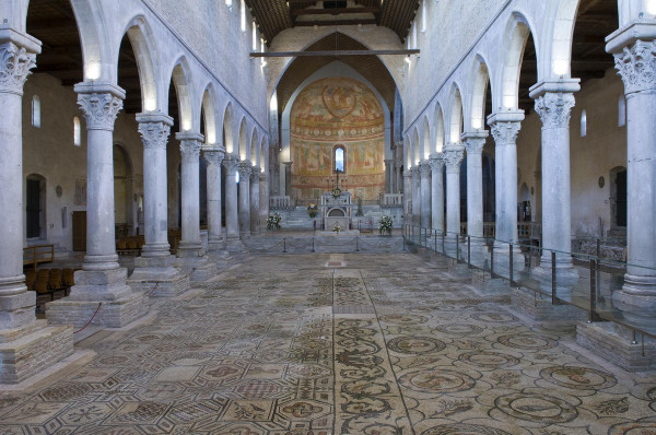 Aquileia basilica interno