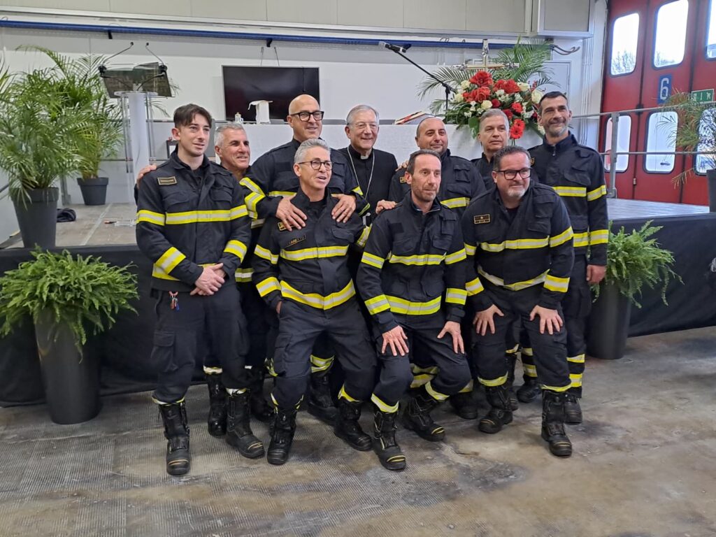 La Messa natalizia del Patriarca al Petrolchimico di Porto Marghera: “Dio non è lontano da noi. Dio ha tempo per te e ti ascolta”